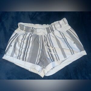Lululemon Play All Day Shorts Groovy Stripe Nimbus White Size 8